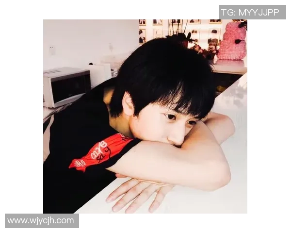 严浩翔热爱足球偶像探索他最喜爱的足球明星是谁 严浩翔热爱足球偶像探索他最喜爱的足球明星是谁