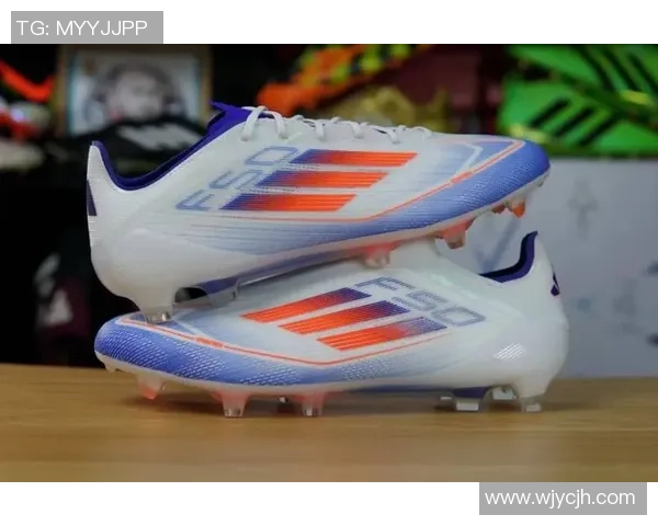 传奇球星选择足球鞋的秘密揭秘 哪款鞋最能助力他们在赛场上大放异彩