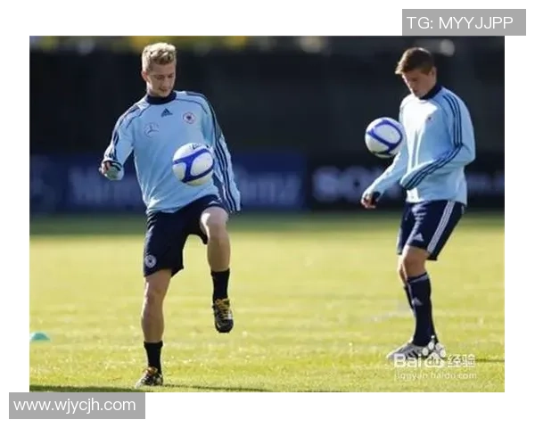 足球运球技巧大师展示精彩技巧 视频中顶级球星的运球表演合集 足球运球技巧大师展示精彩技巧 视频中顶级球星的运球表演合集